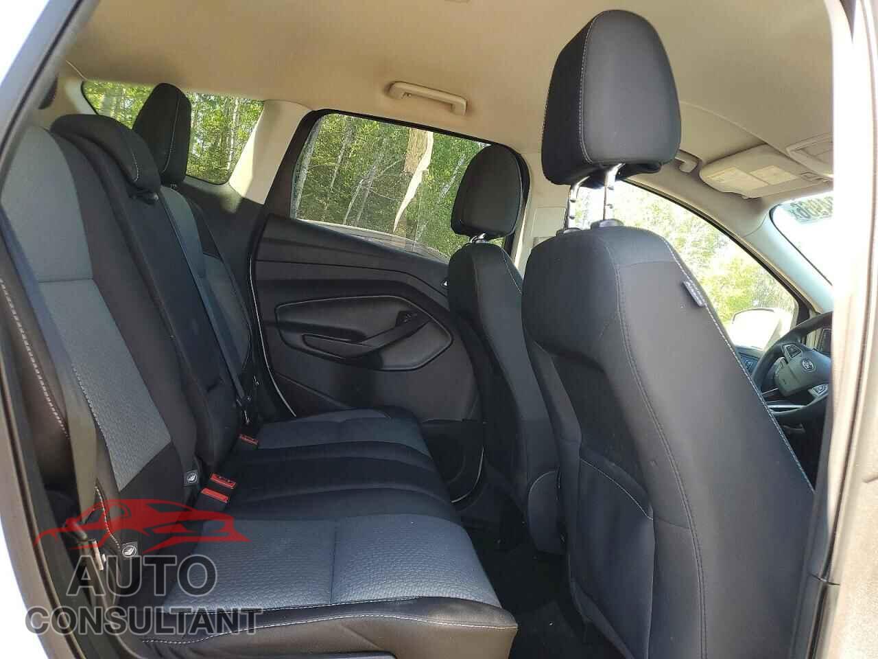 FORD ESCAPE 2017 - 1FMCU0GD2HUB17153