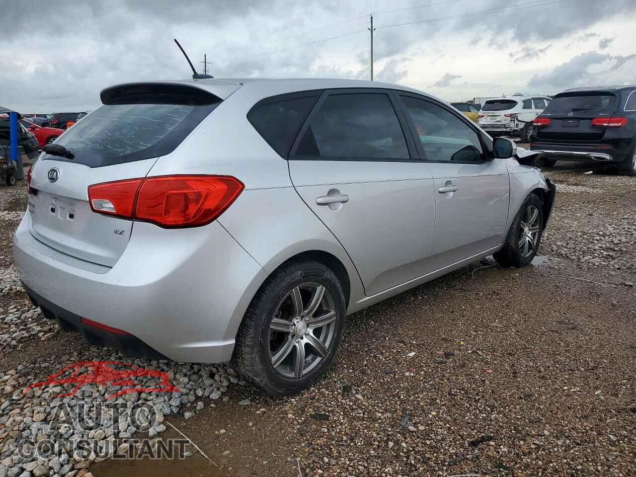 KIA FORTE 2011 - KNAFU5A26B5332197