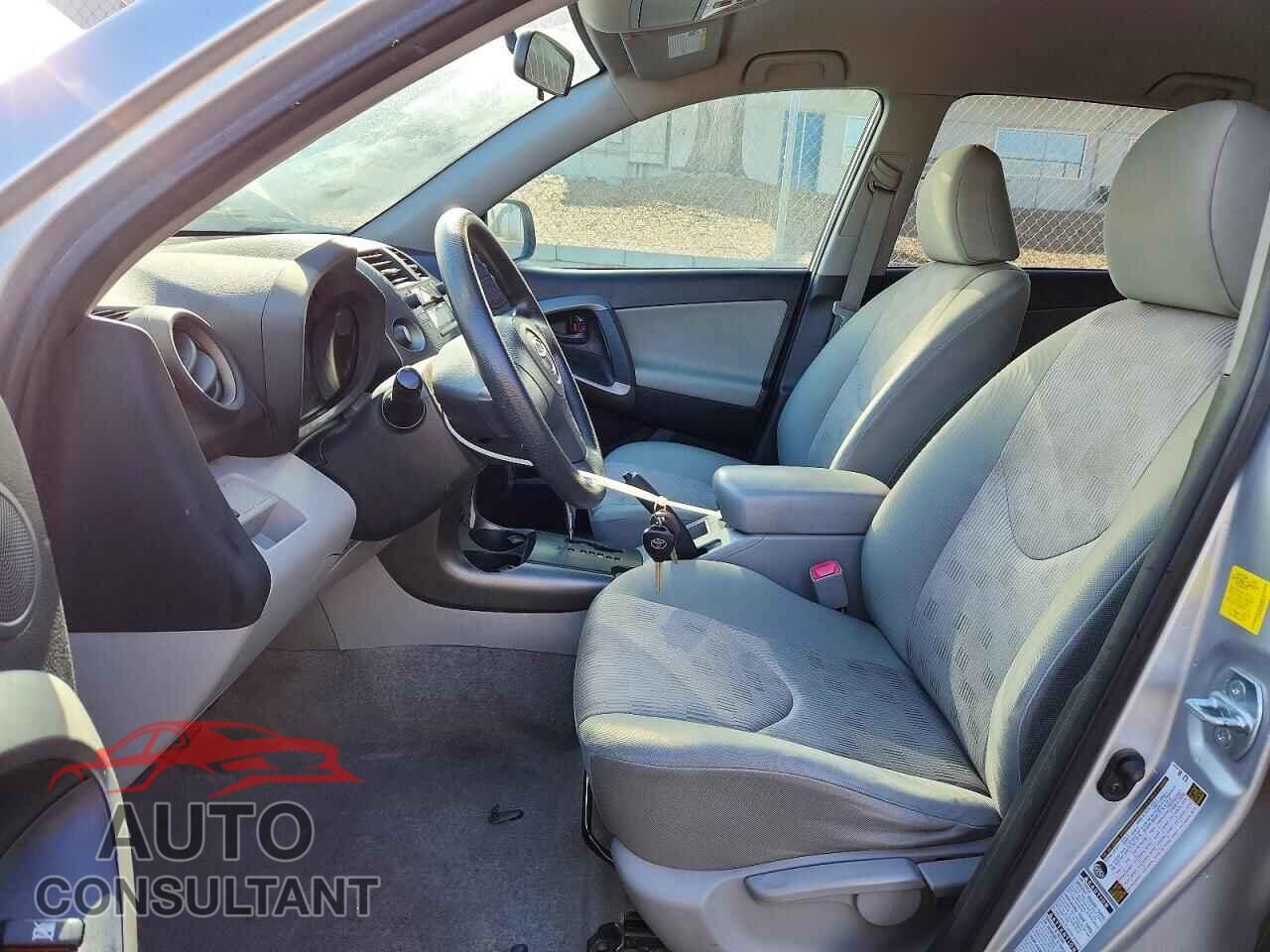 TOYOTA RAV4 2011 - JTMBF4DV6BD041636