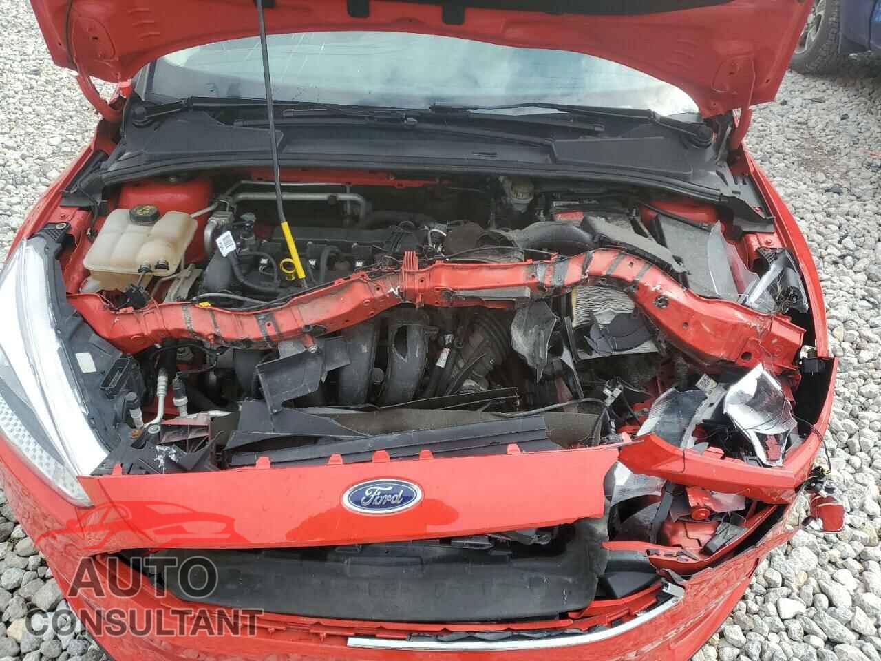 FORD FOCUS 2015 - 1FADP3F21FL270570
