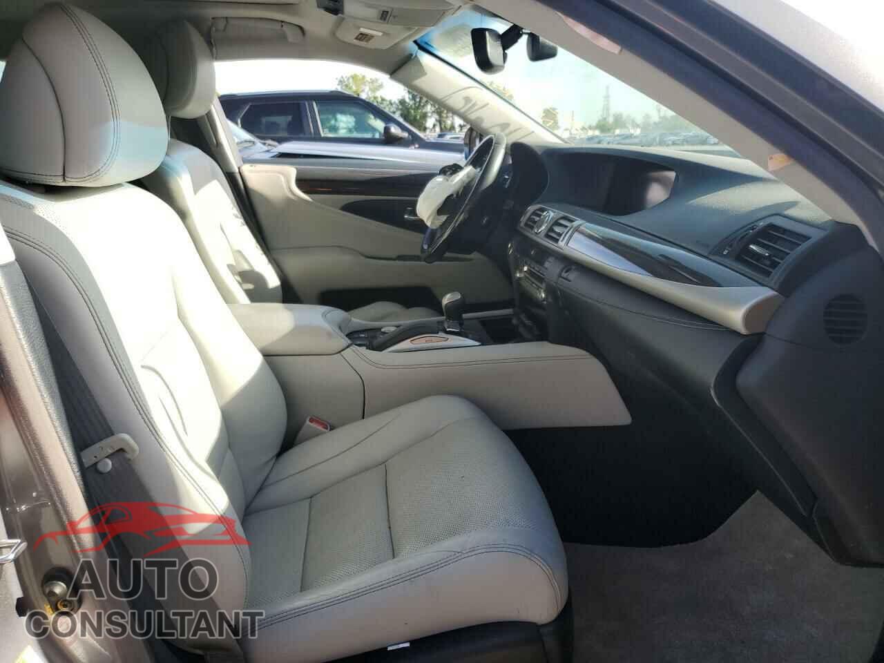 LEXUS LS460 2017 - JTHBL5EF5H5144375
