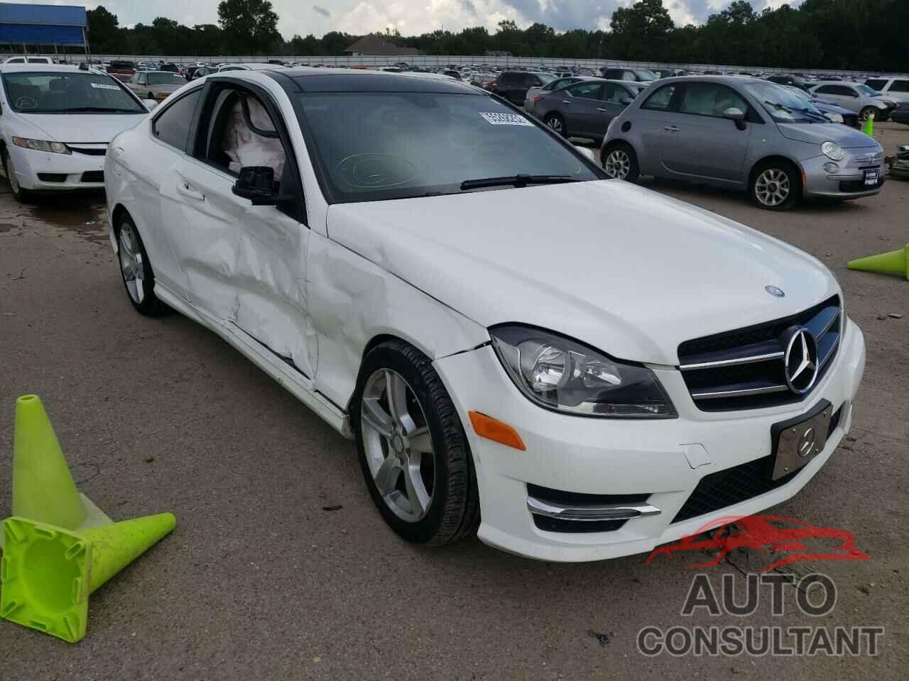 MERCEDES-BENZ C-CLASS 2015 - WDDGJ4HB3FG366601