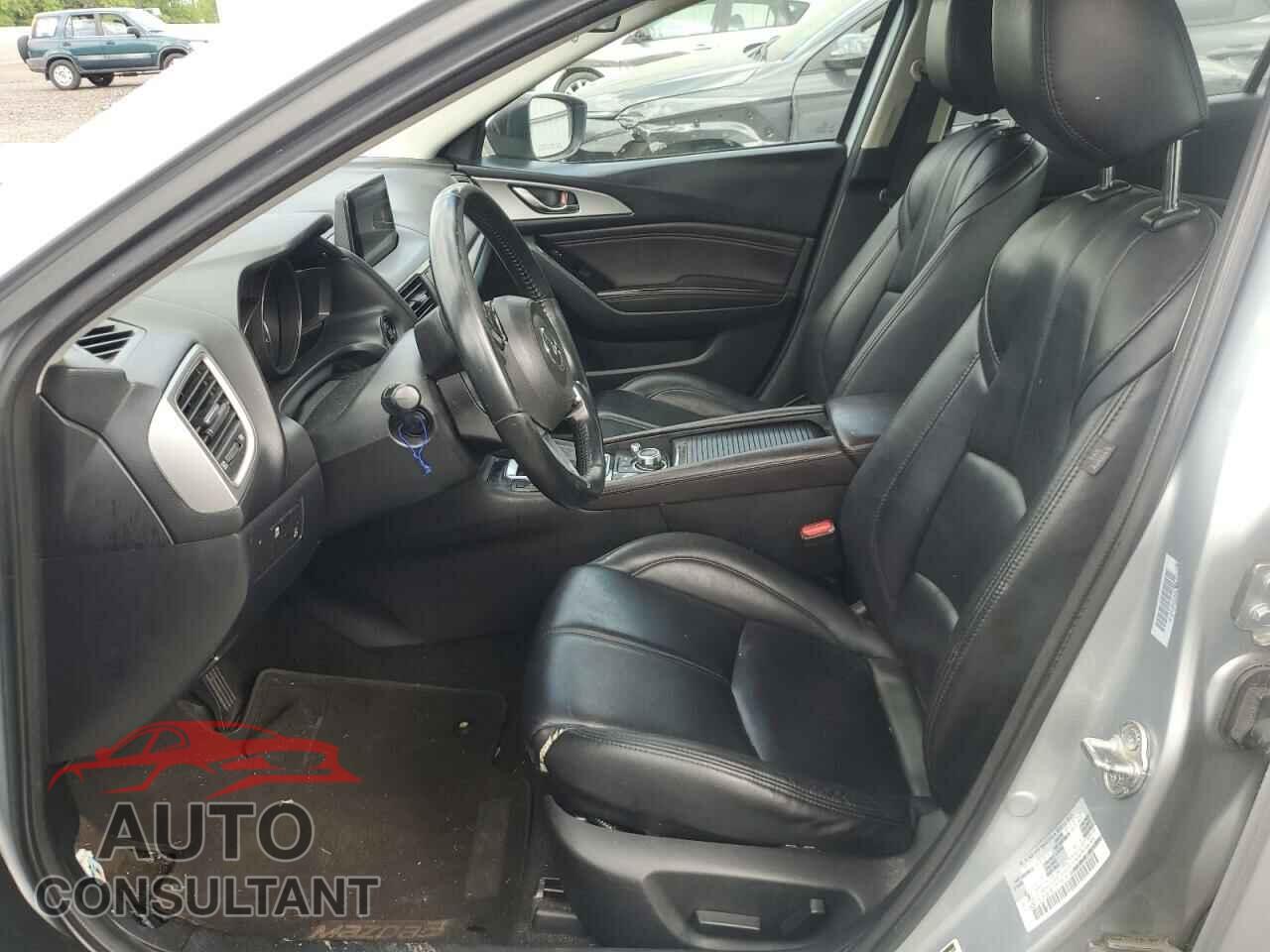 MAZDA 3 2018 - 3MZBN1V31JM199199