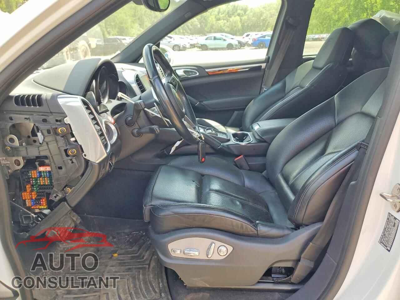 PORSCHE CAYENNE 2017 - WP1AA2A29HKA82659