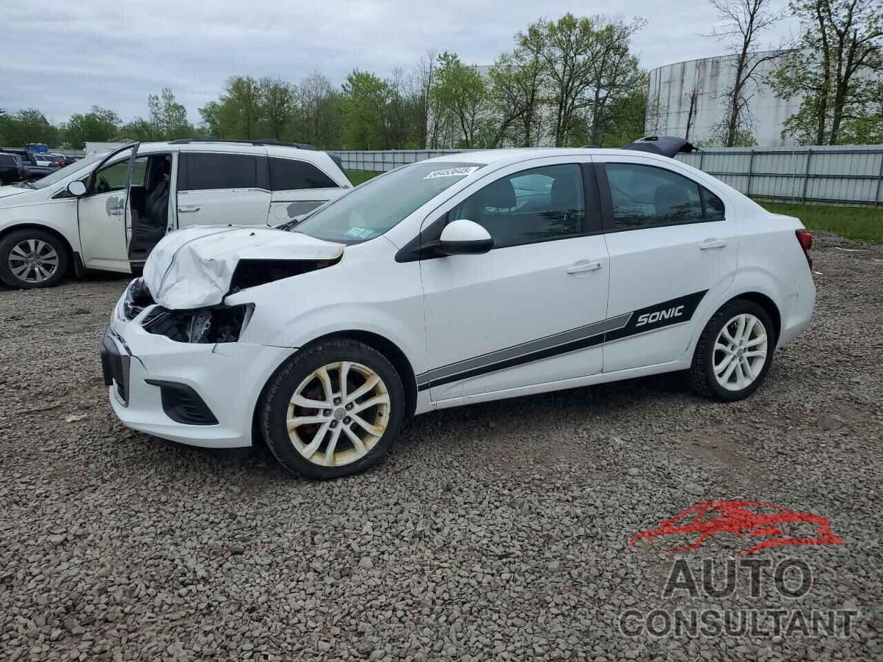 CHEVROLET SONIC 2018 - 1G1JA5SG5J4135390