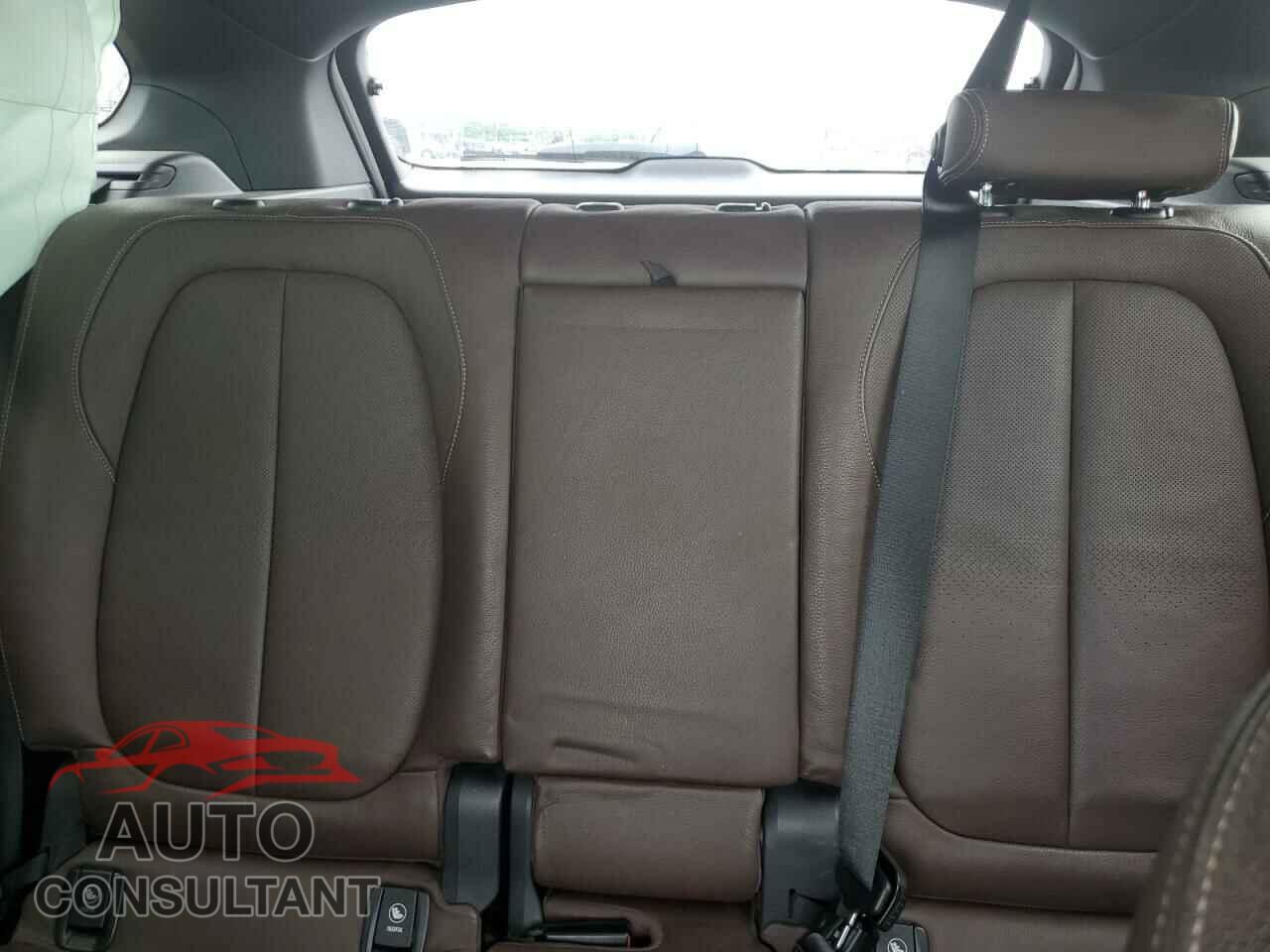 BMW X1 2017 - WBXHT3C32H5F72385