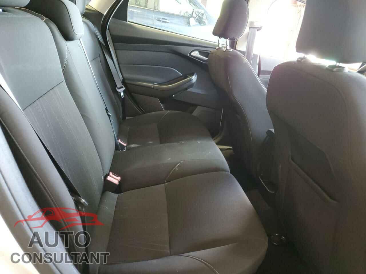 FORD FOCUS 2016 - 1FADP3K22GL213544