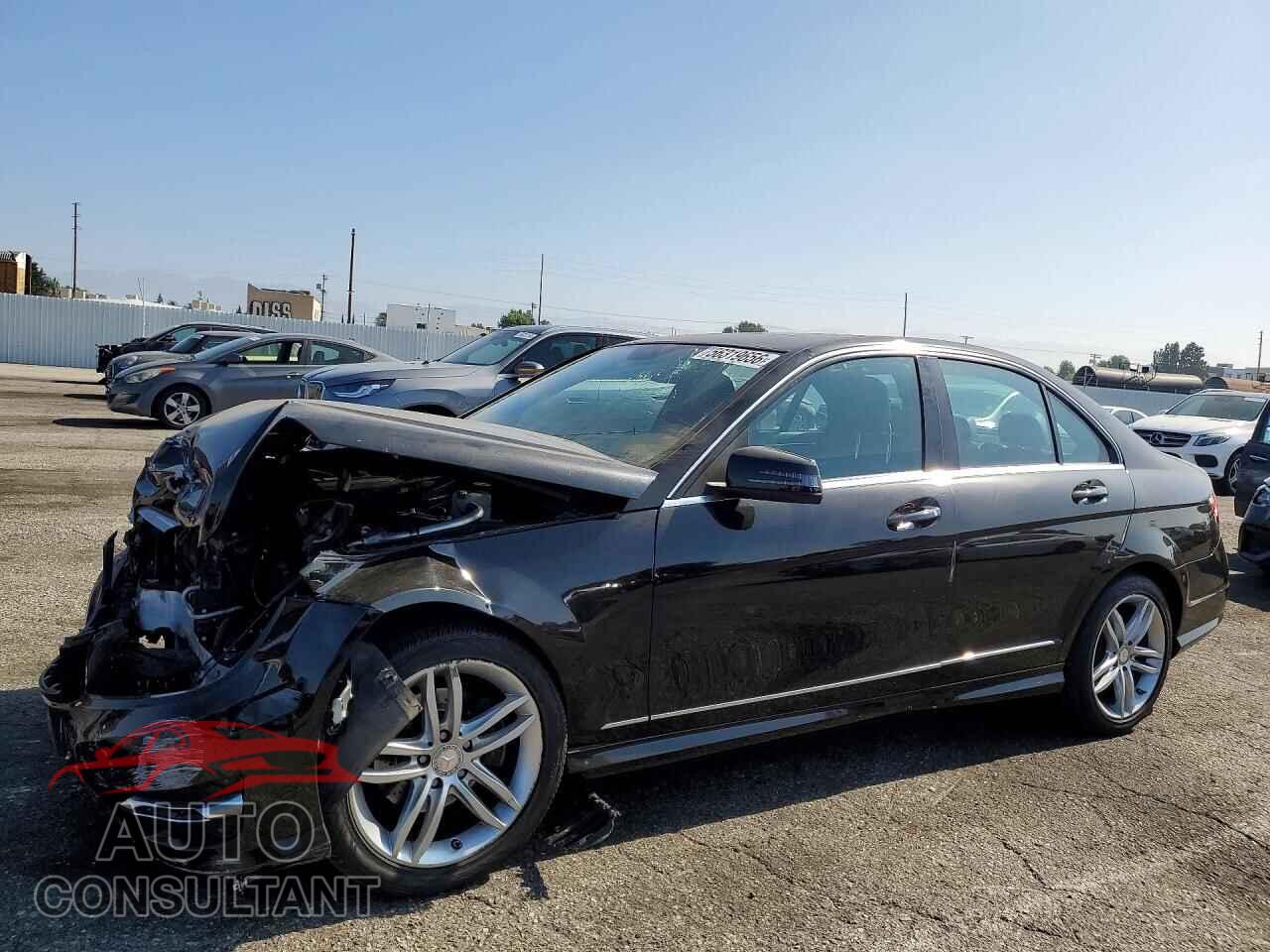MERCEDES-BENZ C-CLASS 2012 - WDDGF8BB8CR226237