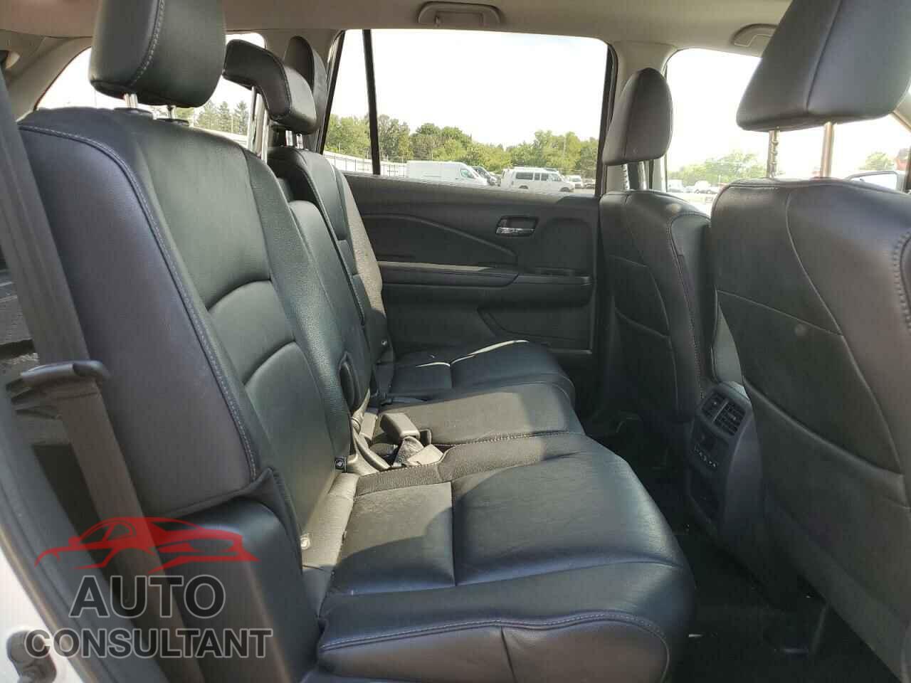 HONDA PILOT 2018 - 5FNYF6H61JB016367