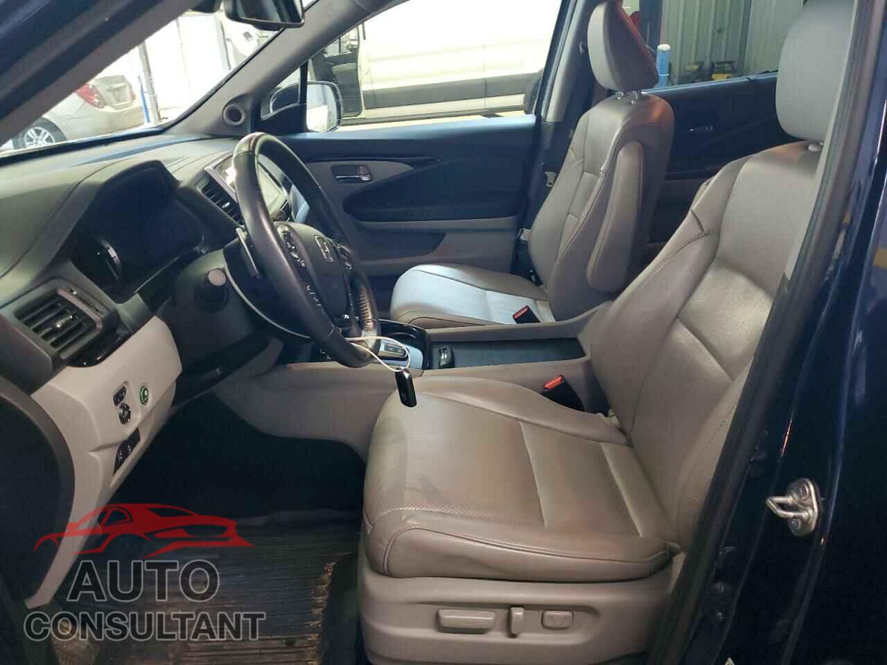 HONDA PILOT 2017 - 5FNYF6H06HB092205