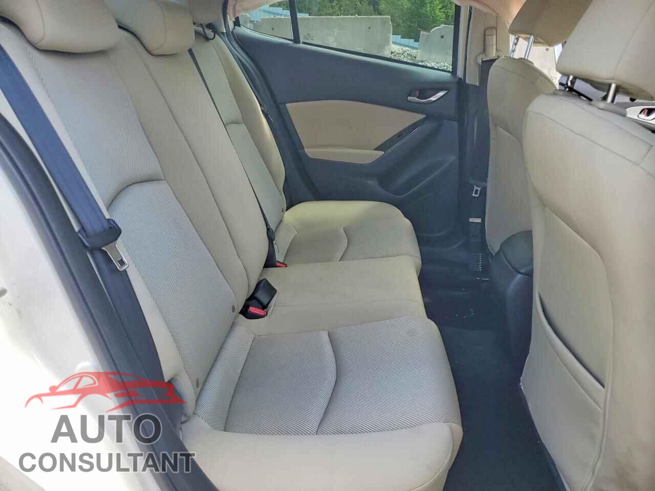 MAZDA 3 2018 - 3MZBN1U76JM161648