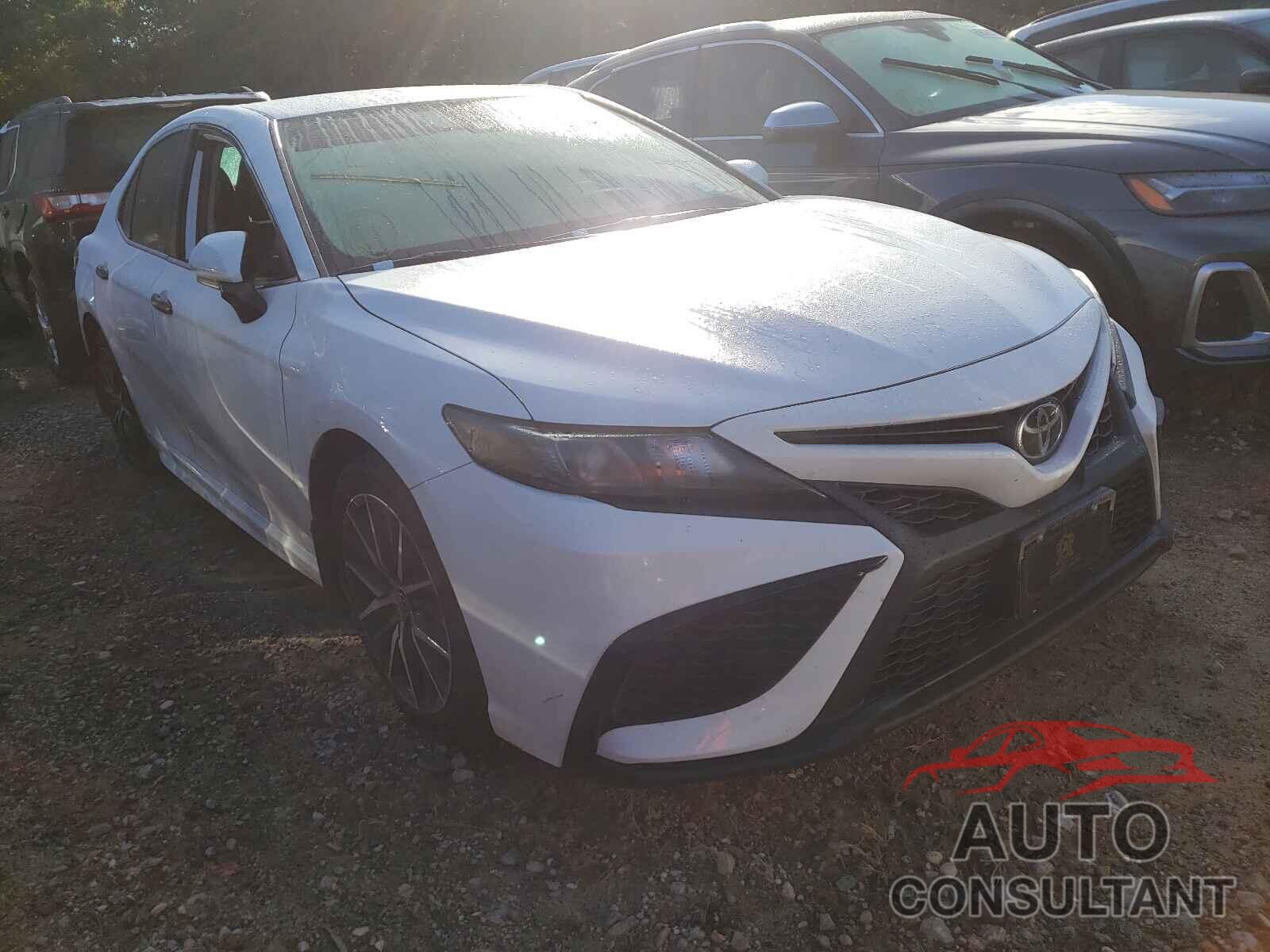 TOYOTA CAMRY 2021 - 4T1G11AK1MU566311