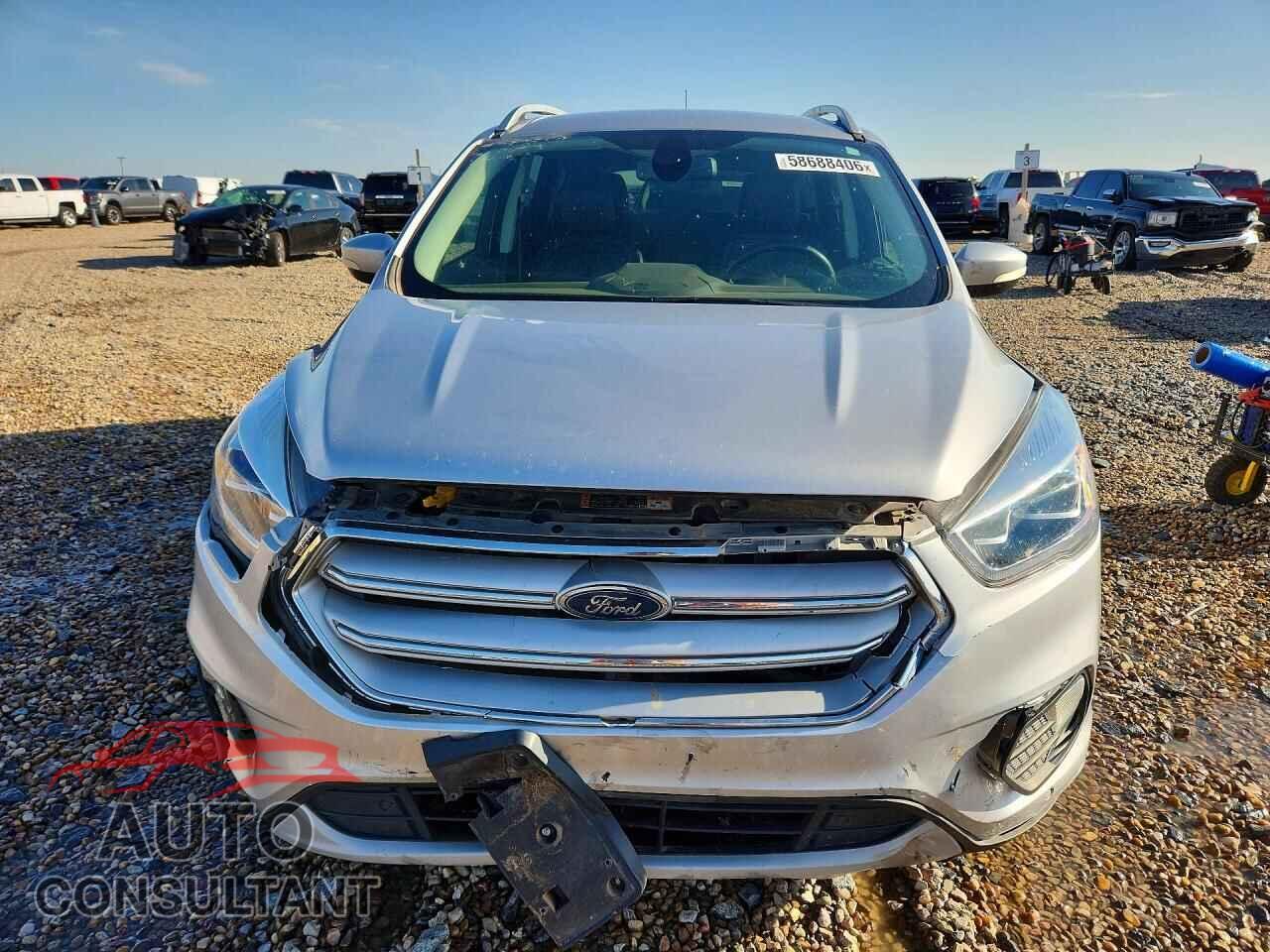 FORD ESCAPE 2018 - 1FMCU0J96JUC88157
