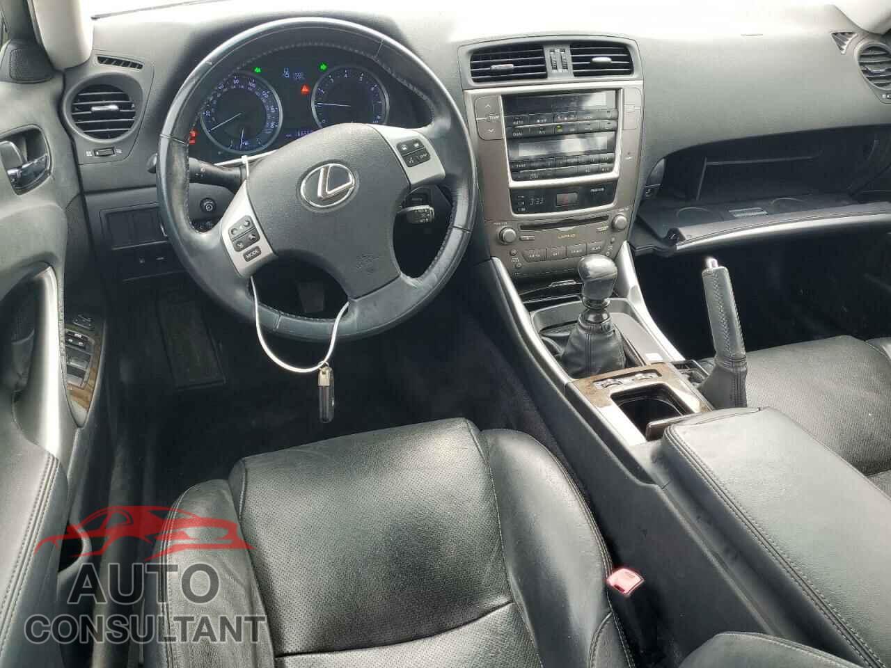 LEXUS IS 2011 - JTHBF5C21B2101300