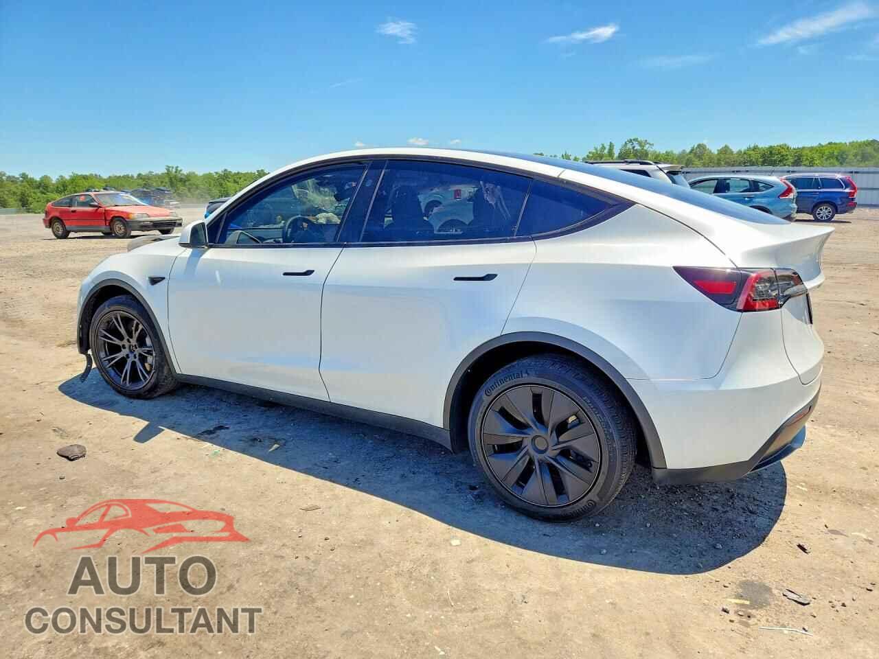 TESLA MODEL Y 2025 - 7SAYGAEE2SF306648