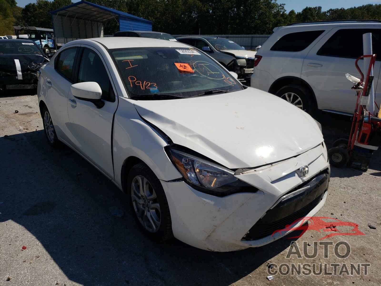 TOYOTA YARIS 2017 - 3MYDLBYV7HY187986