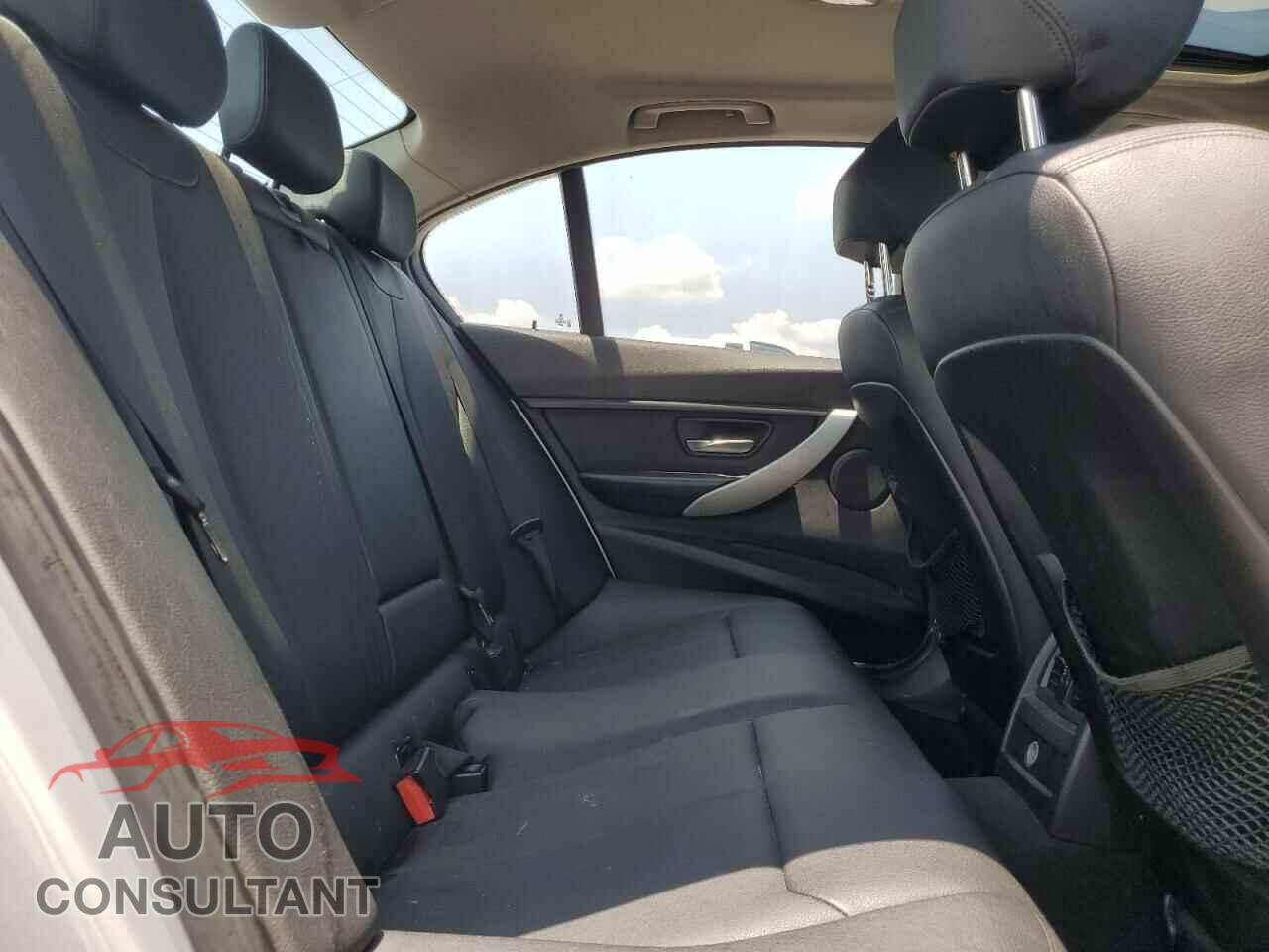 BMW 3 SERIES 2013 - WBA3C1C54DF438084