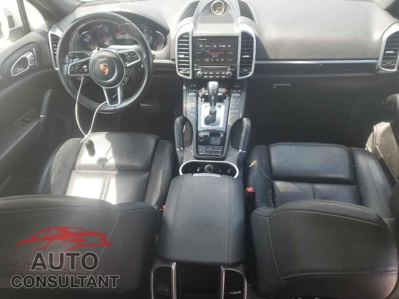 PORSCHE CAYENNE 2017 - WP1AA2A27HKA89979