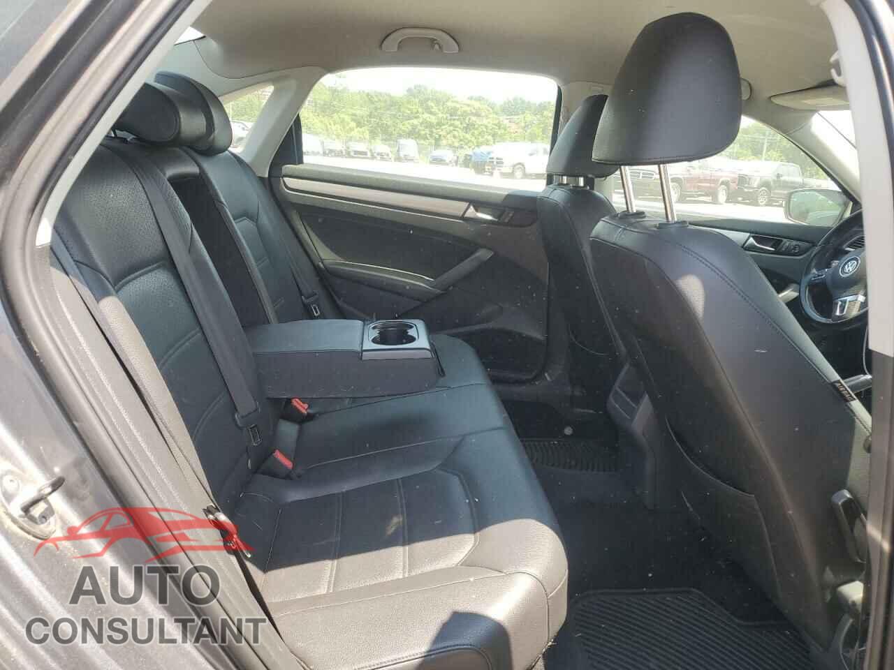 VOLKSWAGEN PASSAT 2014 - 1VWAT7A34EC037407