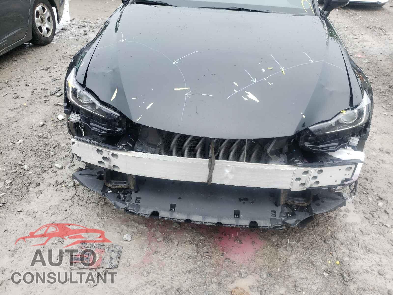LEXUS IS 2019 - JTHC81D2XK5038377