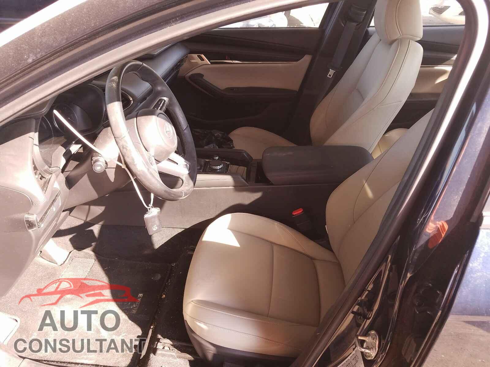 MAZDA 3 2019 - JM1BPBDM6K1117706