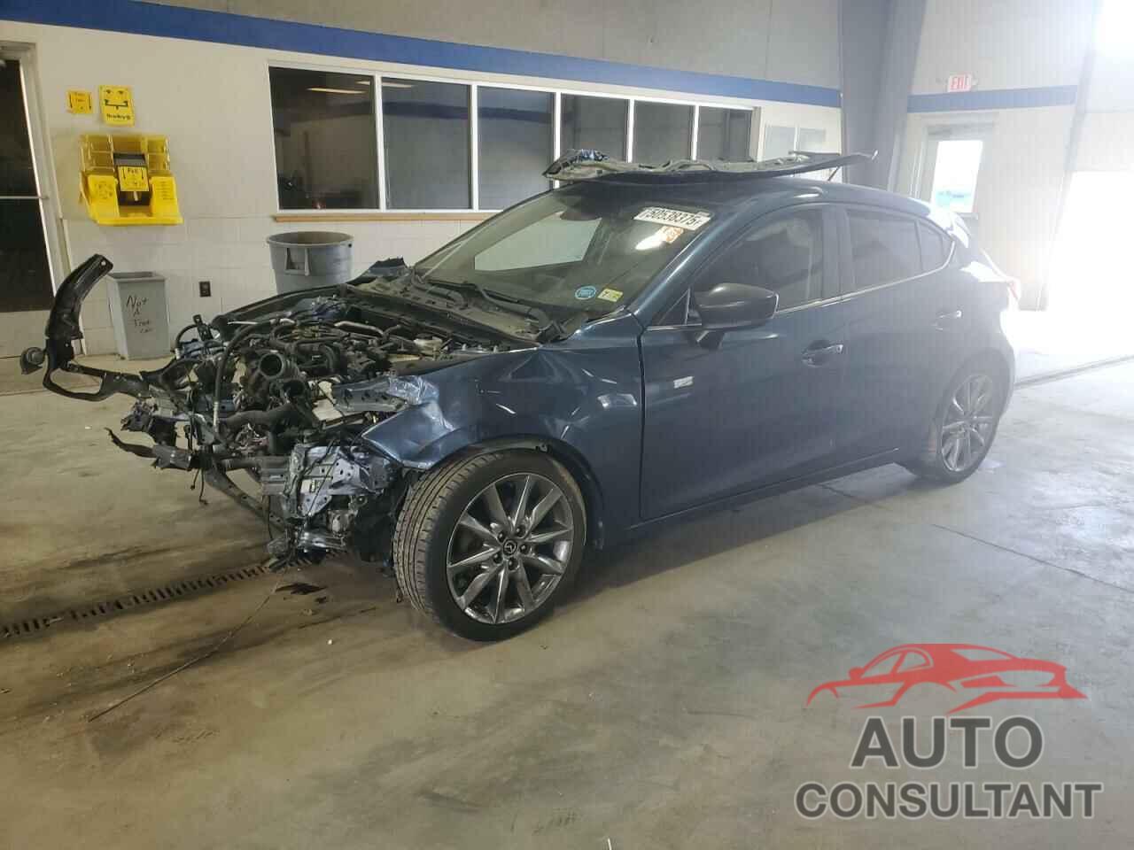MAZDA 3 2018 - 3MZBN1L39JM222229
