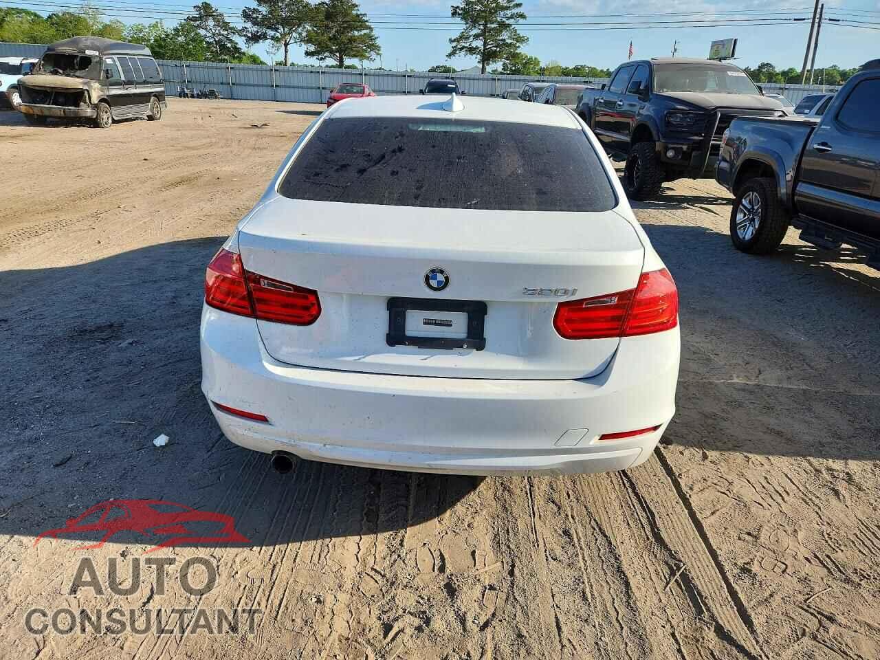 BMW 3 SERIES 2015 - WBA3B1G51FNT03649