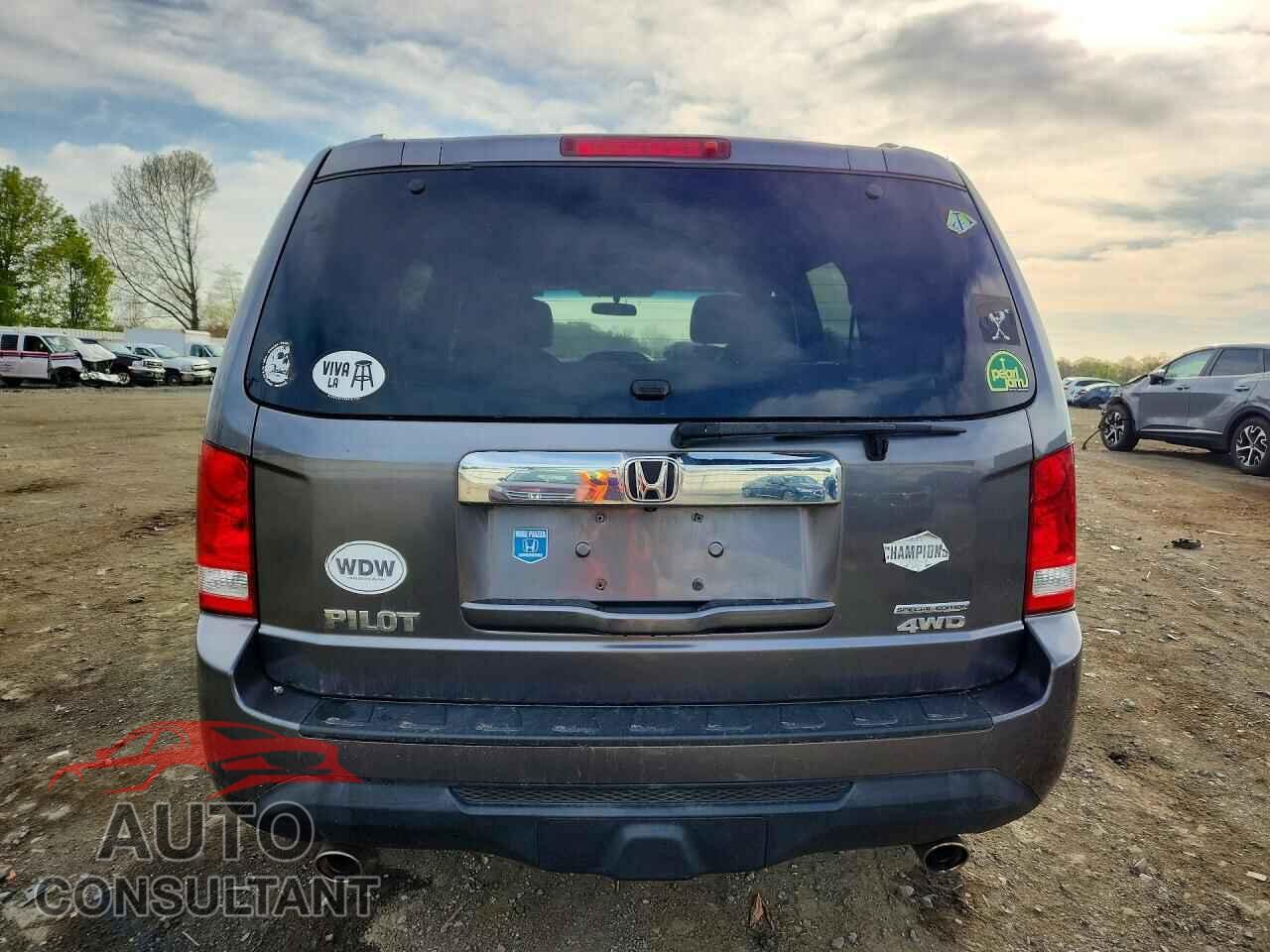 HONDA PILOT 2015 - 5FNYF4H30FB050396