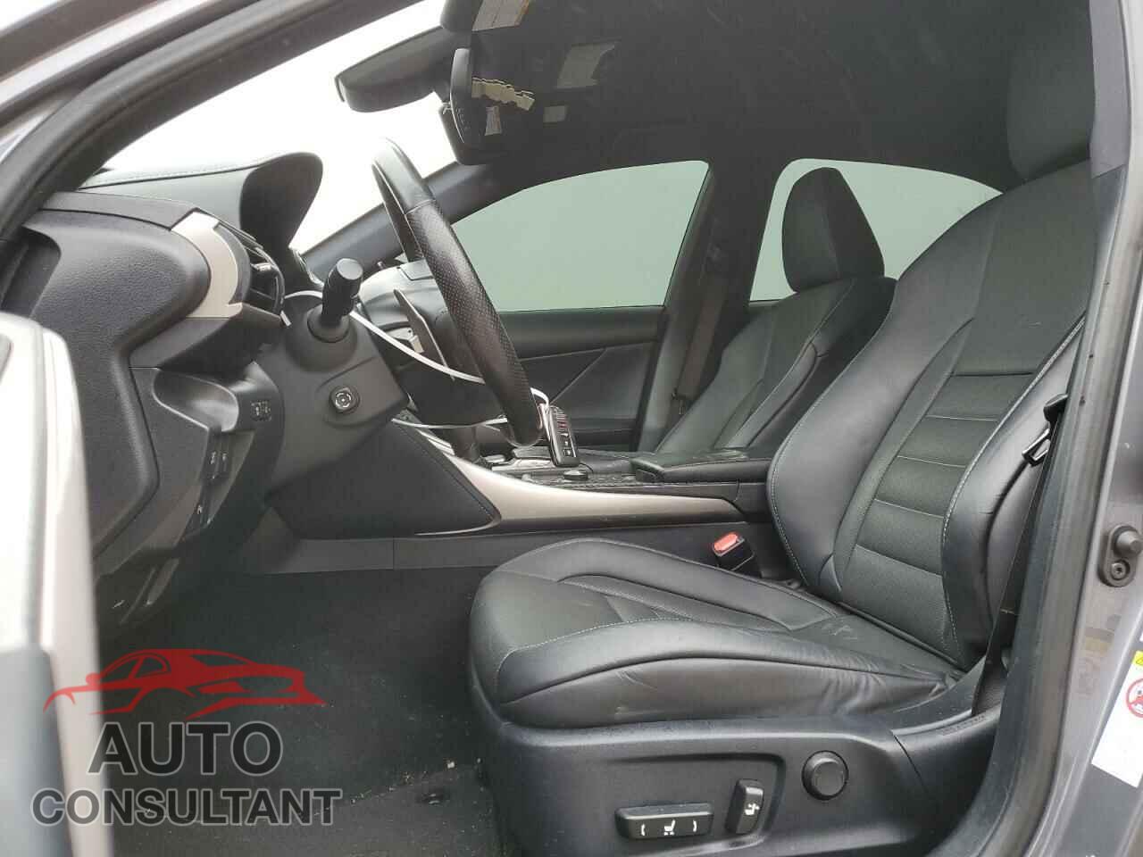 LEXUS IS 2018 - JTHC81D21J5033874