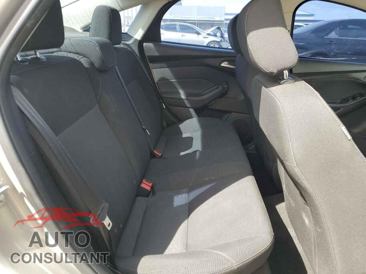 FORD FOCUS 2016 - 1FADP3F22GL212940