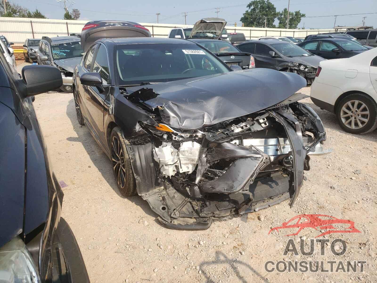 TOYOTA CAMRY 2018 - 4T1B11HK9JU046594