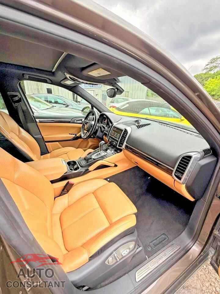 PORSCHE CAYENNE 2016 - WP1AA2A20GLA00519