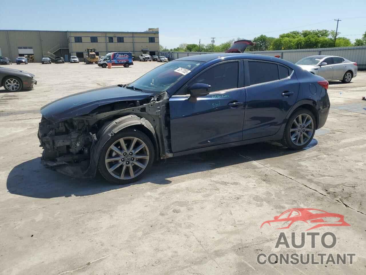 MAZDA 3 2018 - 3MZBN1V35JM273966