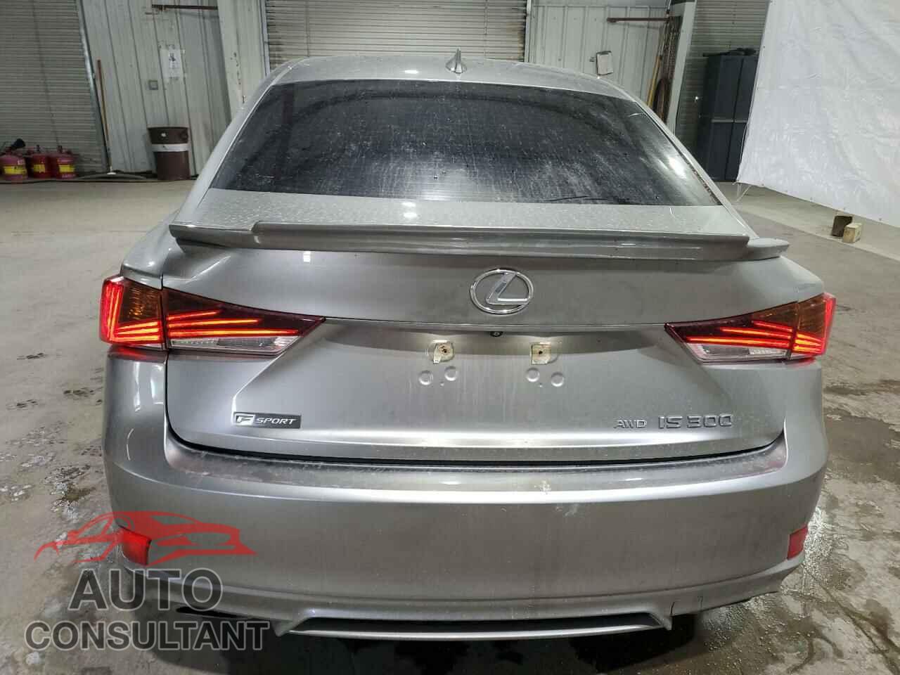 LEXUS IS 2018 - JTHC81D24J5026532