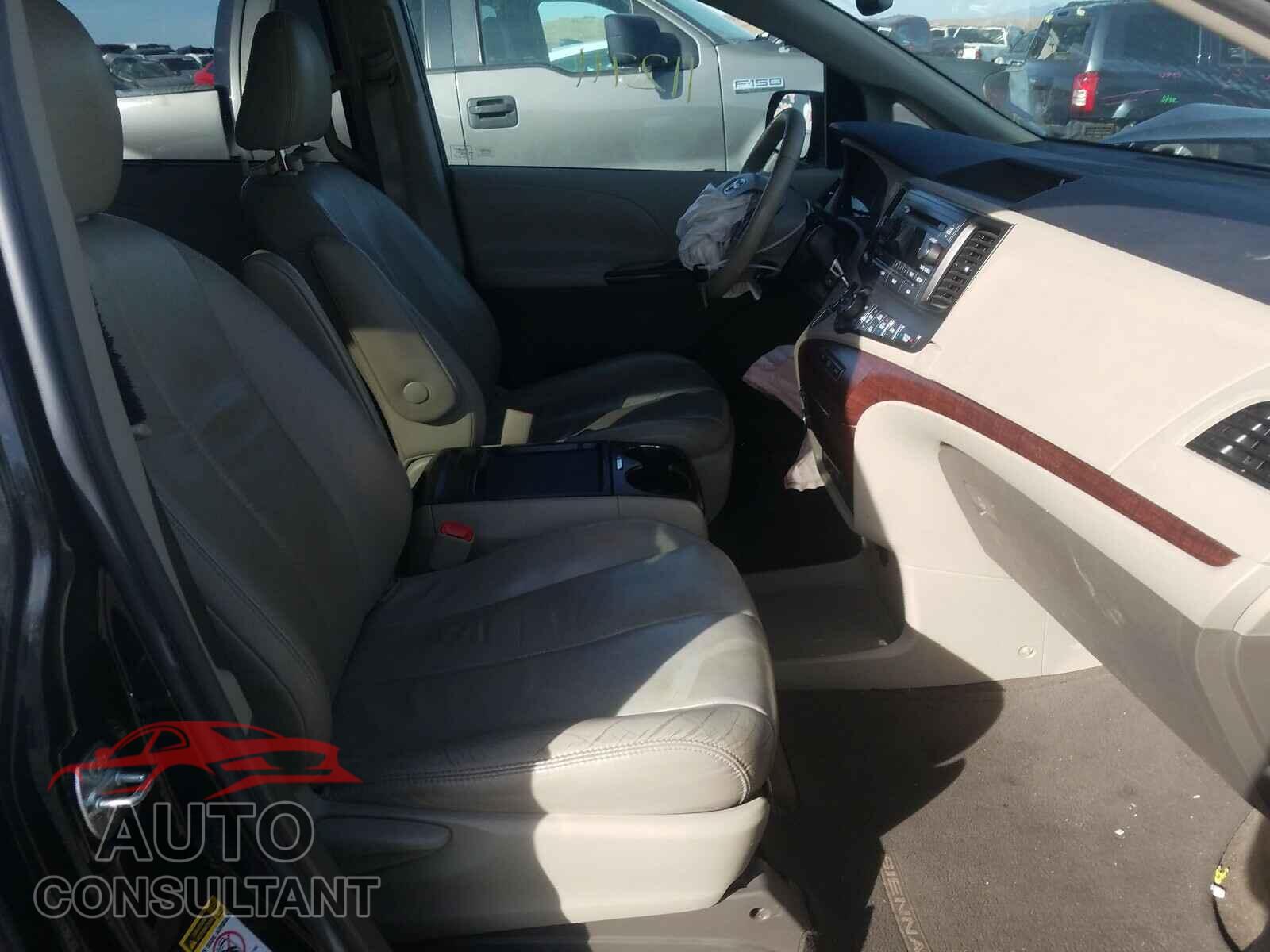 TOYOTA SIENNA 2011 - 5TDYK3DC5BS110545