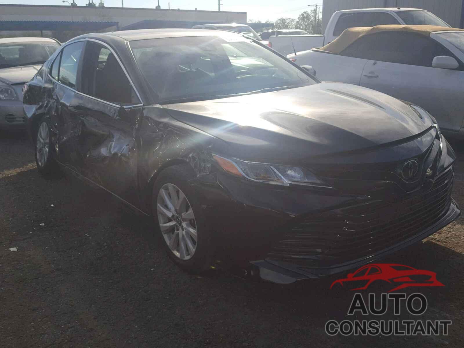 TOYOTA CAMRY 2018 - 4T1B11HKXJU092841