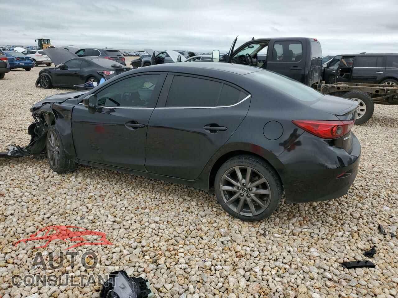 MAZDA 3 2018 - 3MZBN1V34JM182574