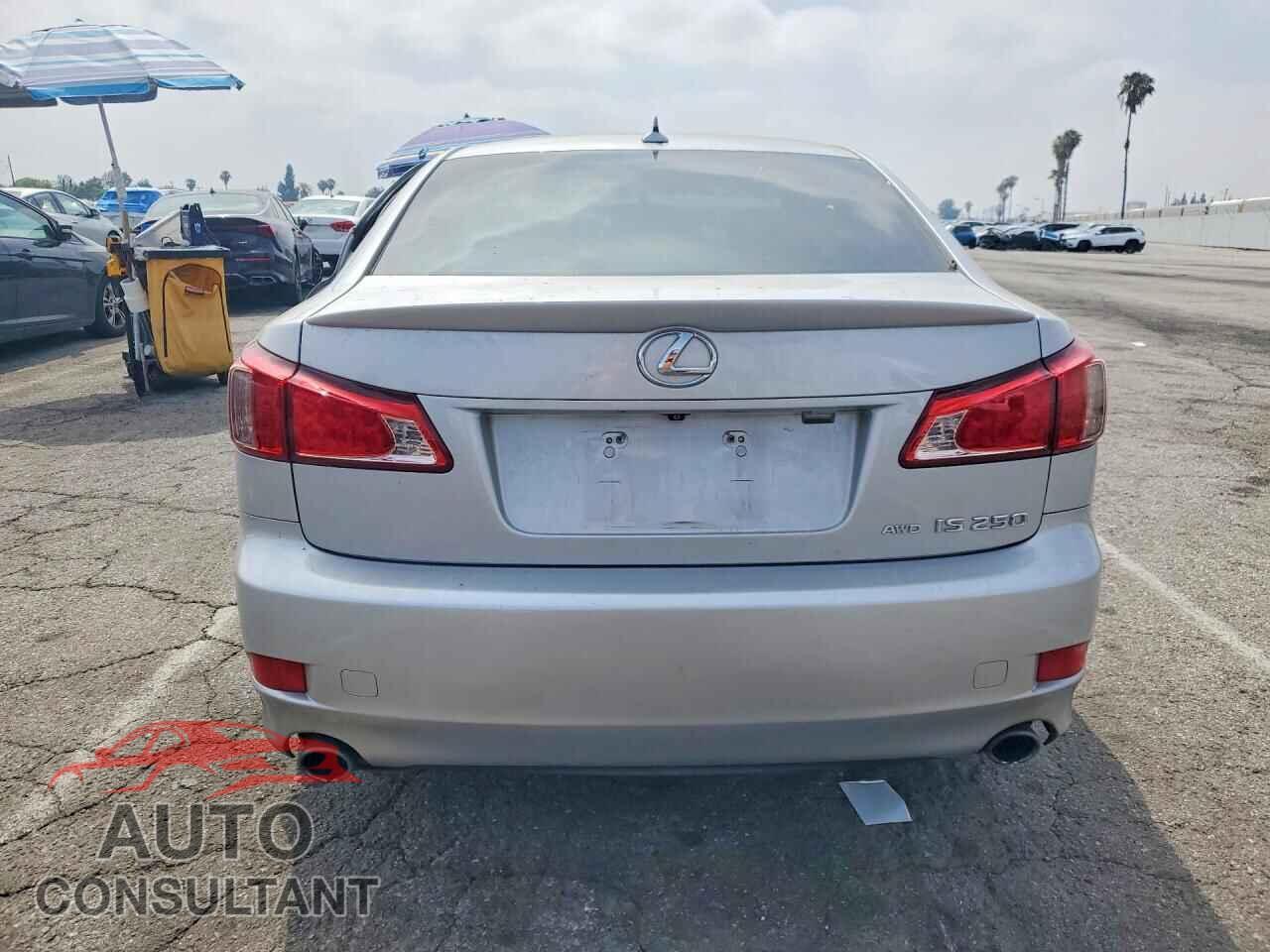 LEXUS IS 2011 - JTHCF5C28B5045827