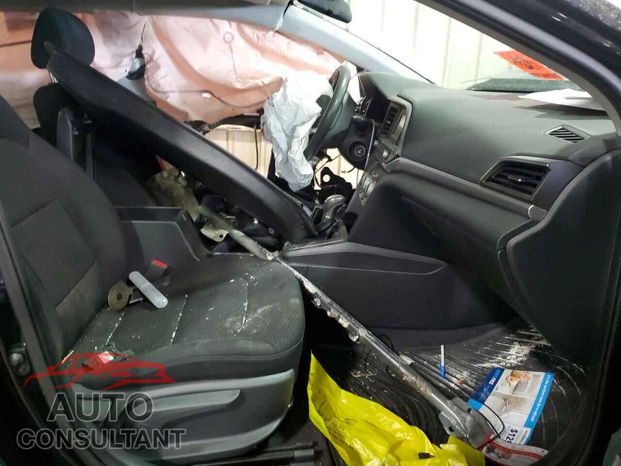 HYUNDAI ELANTRA 2019 - 5NPD74LF4KH452236