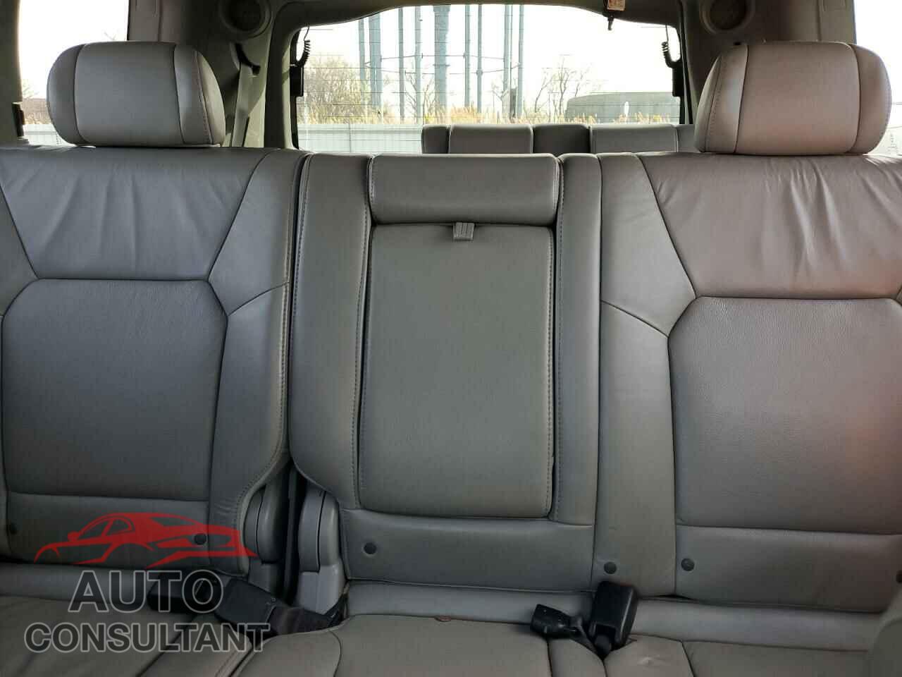 HONDA PILOT 2011 - 5FNYF4H92BB003174