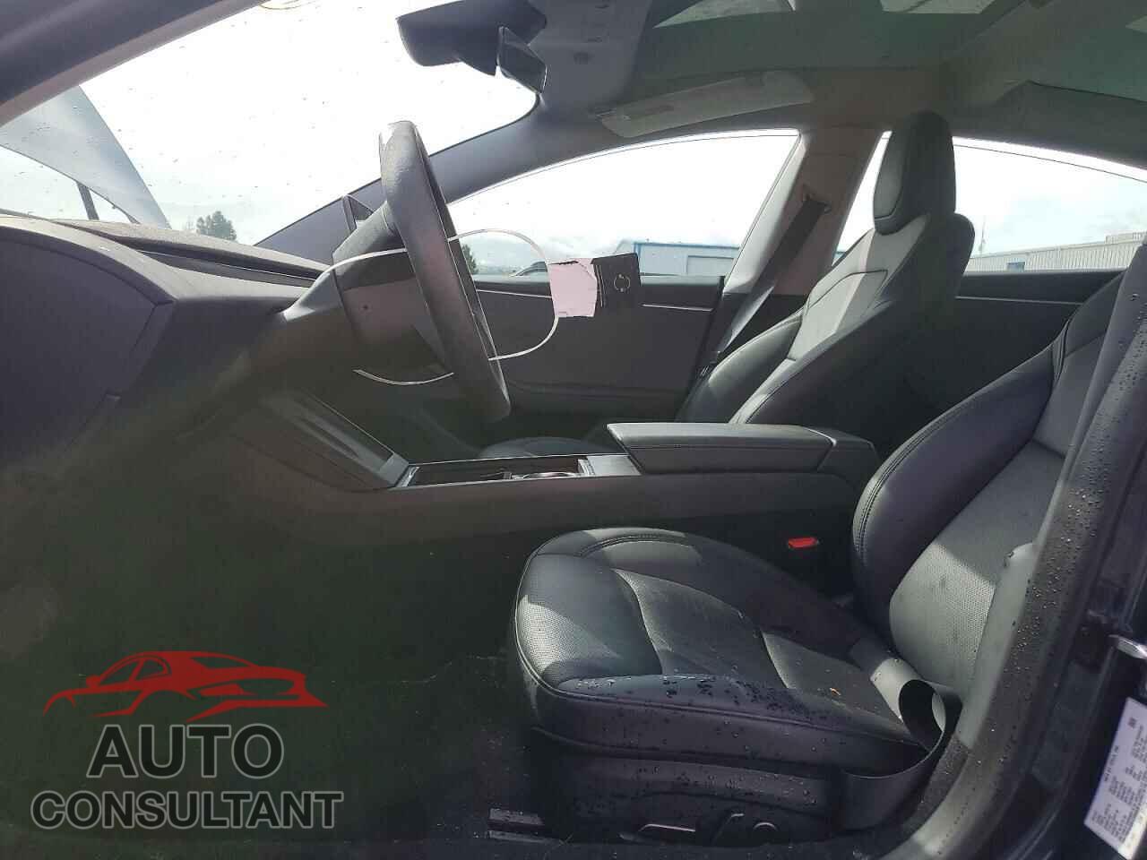 TESLA MODEL 3 2024 - 5YJ3E1EA8RF743011