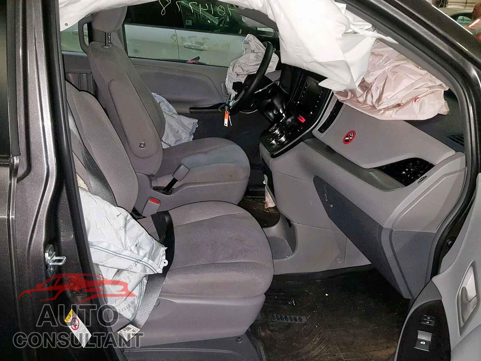 TOYOTA SIENNA BAS 2018 - 5TDZZ3DC7JS963723