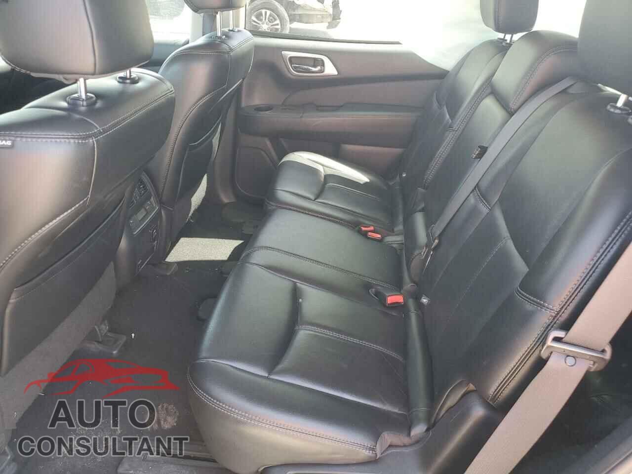 NISSAN PATHFINDER 2017 - 5N1DR2MN6HC648232