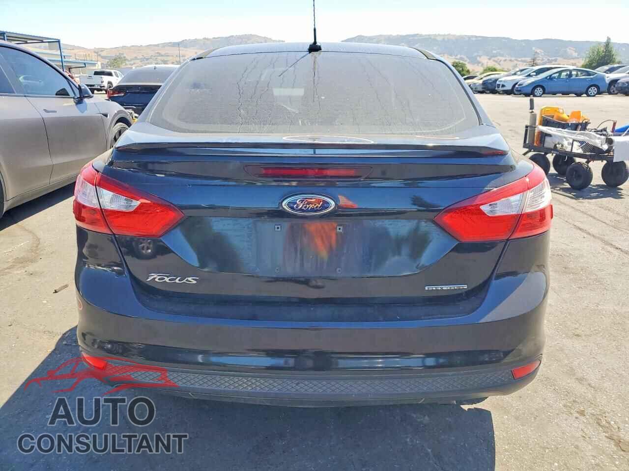 FORD FOCUS 2012 - 1FAHP3F28CL379248