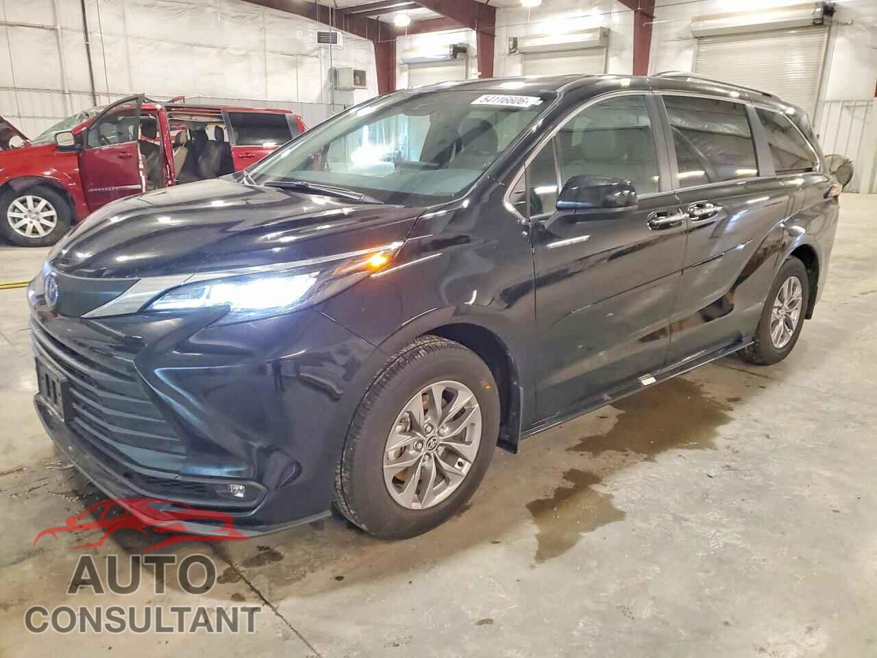 TOYOTA SIENNA 2025 - 5TDYSKFC0SS224329