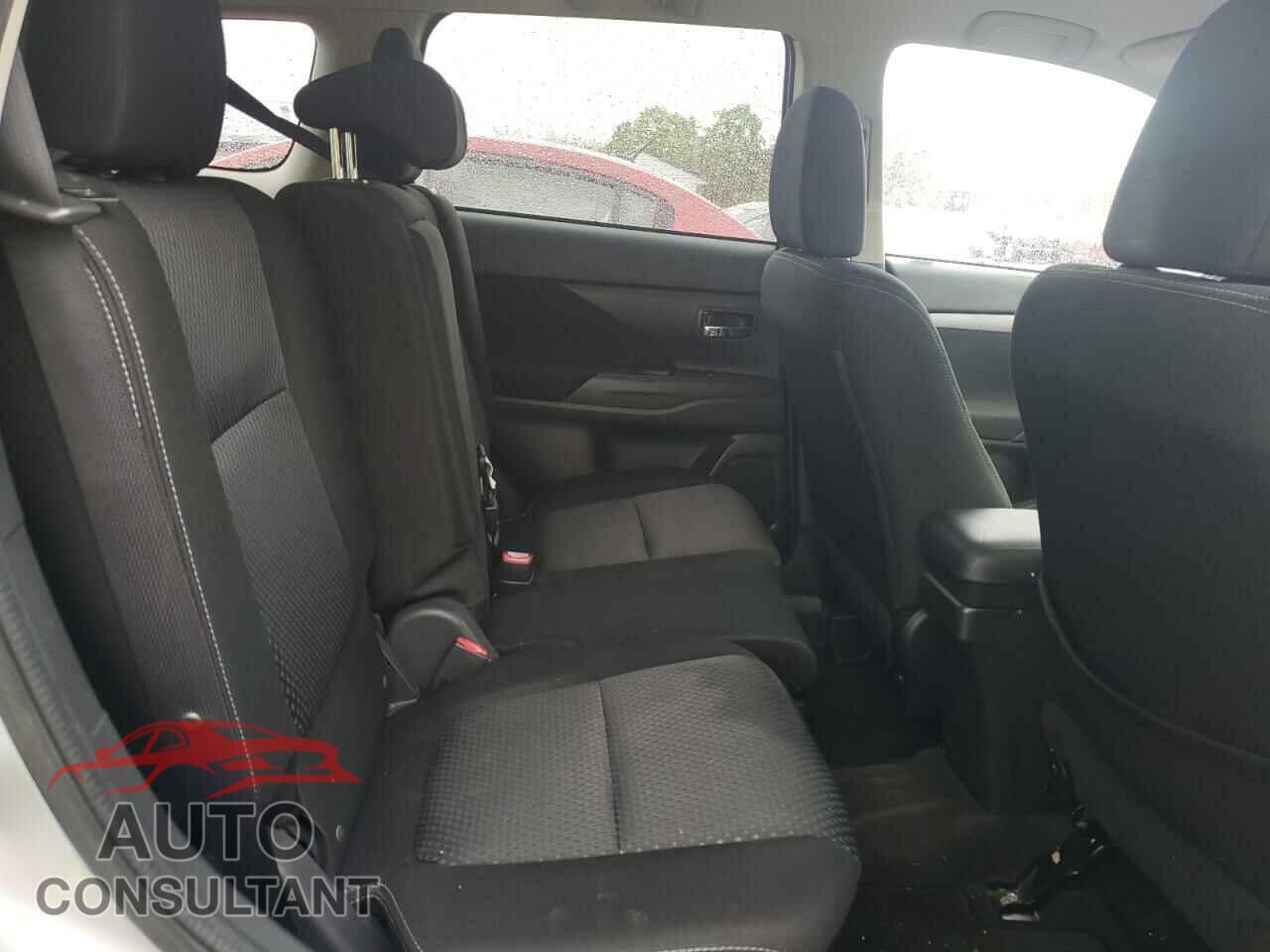 MITSUBISHI OUTLANDER 2018 - JA4AD2A33JZ060925