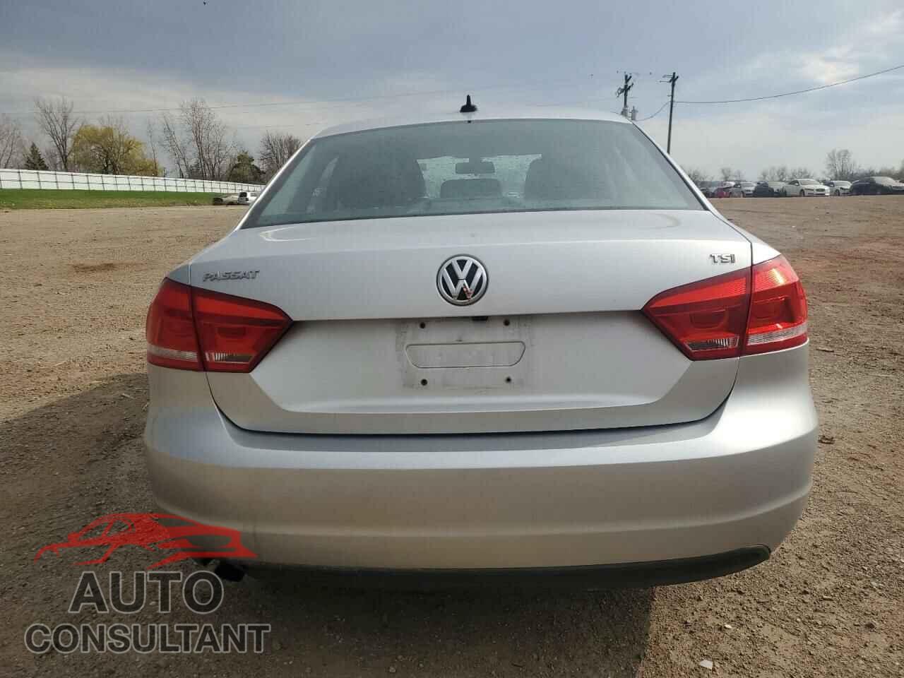 VOLKSWAGEN PASSAT 2015 - 1VWAT7A36FC094242