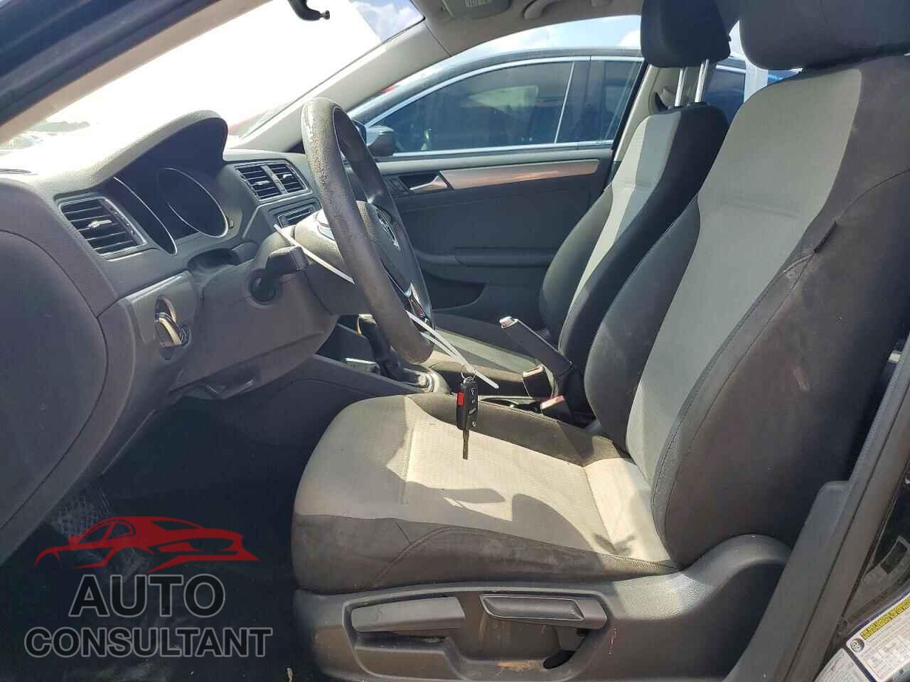 VOLKSWAGEN JETTA 2017 - 3VW2B7AJ8HM329117