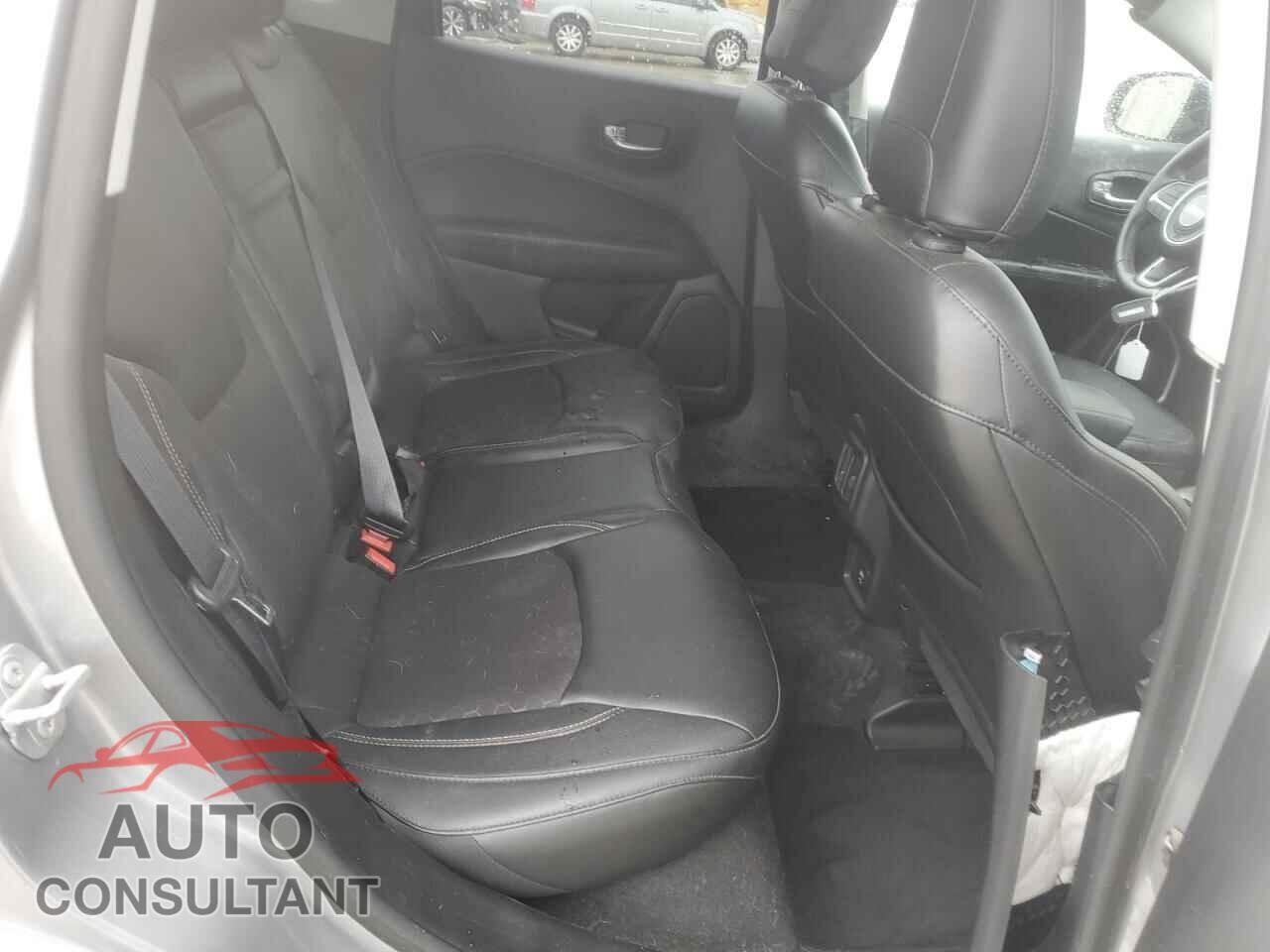 JEEP COMPASS 2018 - 3C4NJDBB7JT192059