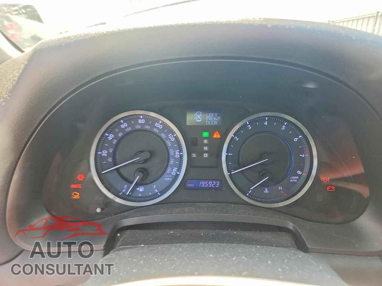 LEXUS IS 2011 - JTHCF5C26B5050427